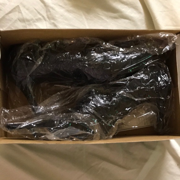 Vintage Black Pointed Ruffles with Gems Shoes - Picture 9 of 9